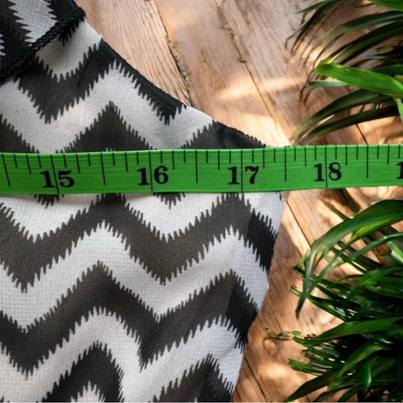 NO BOUNDARIES Chevron Ruffle Sleeveless Spaghetti Strap Dress - Size M (7-9) - Picture 5 of 11